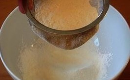 biskvitnyj rulet s klubnikoj muka