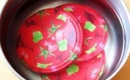 marinovannye pomidory banki