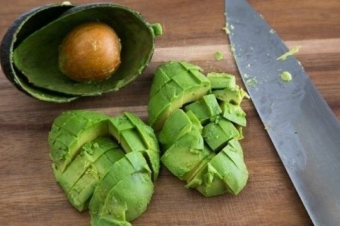 salat s krasnoj kapusty i avokado 2