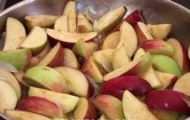 tushenaya kurica yabloki