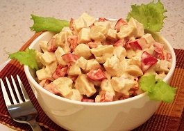 salat s kuricey gotovyj recept