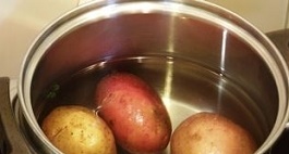 svinina s ovoshami kartofel