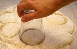 syrnye ponchiki stakan