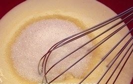 tort bitoe steklo smetana