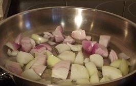 pashtet iz pecheni luk poshistit