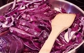 tushennaya kapusta vylozhyt